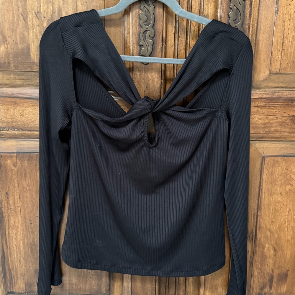 Black Long Sleeve Twist-Back Top